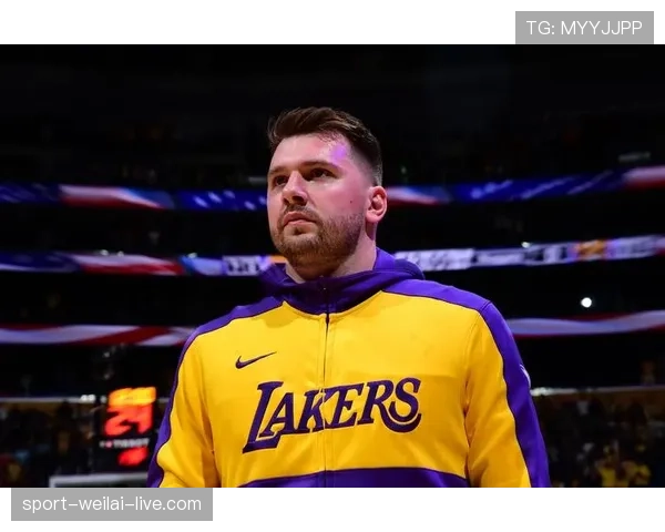 东契奇又在夜店被拍到，这状态真不像刚打完背靠背？