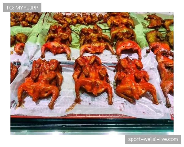 富里训练完直接干掉一整只烤鸡，这饭量真不是普通人能扛的