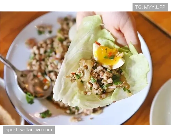 林孝埈训练完直接去逛奢侈品店，中午还吃了上千块的料理，感觉离我们太远了吧！